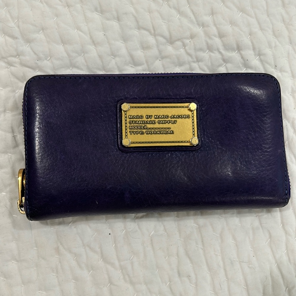 Marc by Marc Jacob’s leather wallet with zip around closure